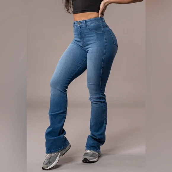 FITJEANS Women's Blue Jeans - Picture 1 of 5